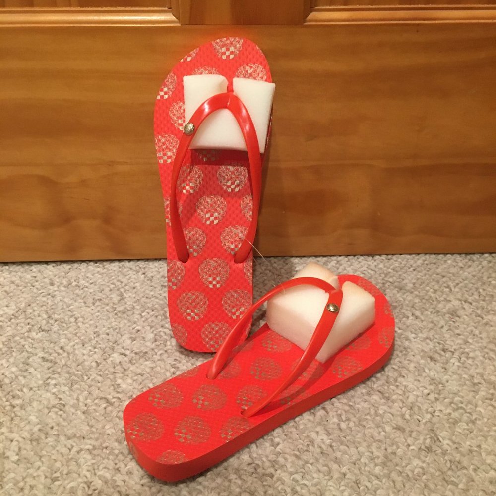 Vince Camuto Flip Flops - Picture 4 of 4